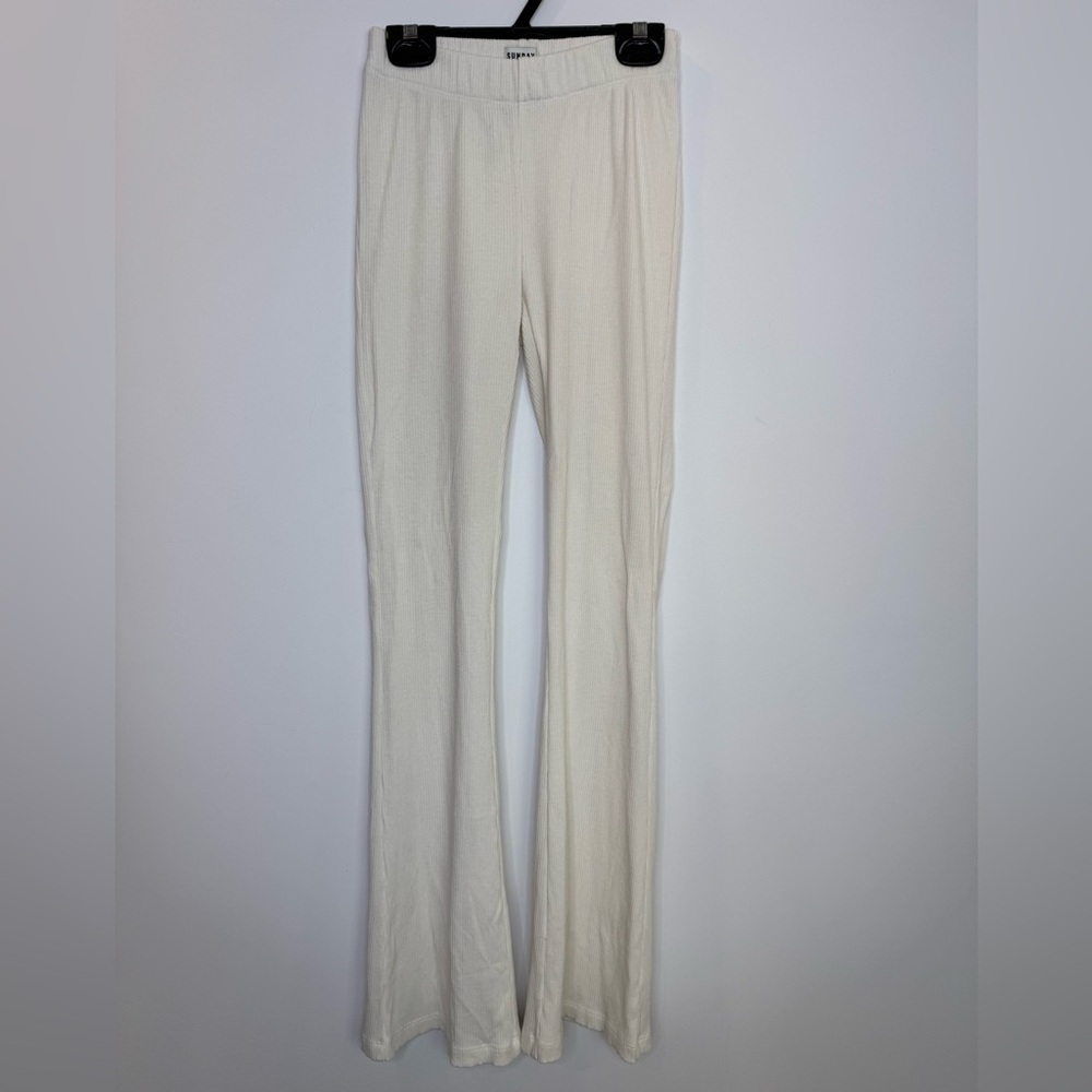 Aritzia Sunday Best ribbeb elastric waist flaire White Women's Pants size 2XS